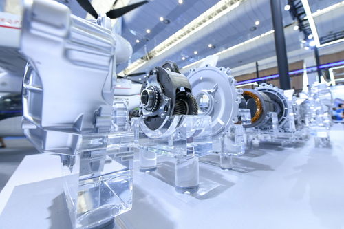 中國(guó)動(dòng)力電池產(chǎn)業(yè) 技術(shù)開(kāi)發(fā)新成果集中亮相，引領(lǐng)全球綠色出行浪潮